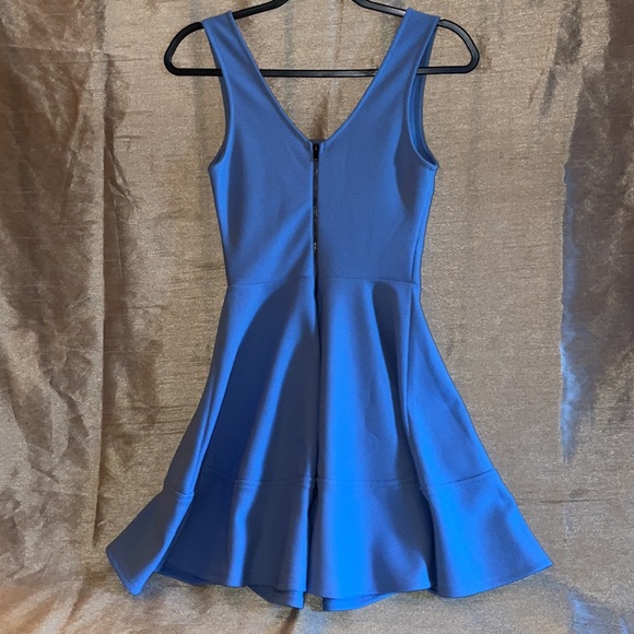 NWT.  Lulus Pleated sleeveless dress.  Size S. - Picture 2 of 6